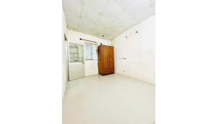 CHỈ 1.9 TỶ SỞ HỮU NHÀ 2 TẦNG 44M2 - GẦN CHỢ HÓC MÔN- SỔ HỒNG RIÊNG - HẼM XE HƠI ĐỖ CỬA